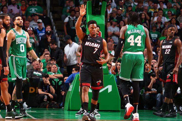 包含热火取得关键胜利，跃升联盟榜首的词条